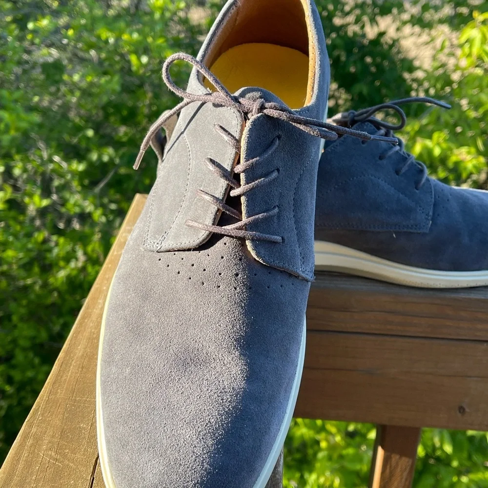 Amberjack Men's Blue Suede Shoes - like new!